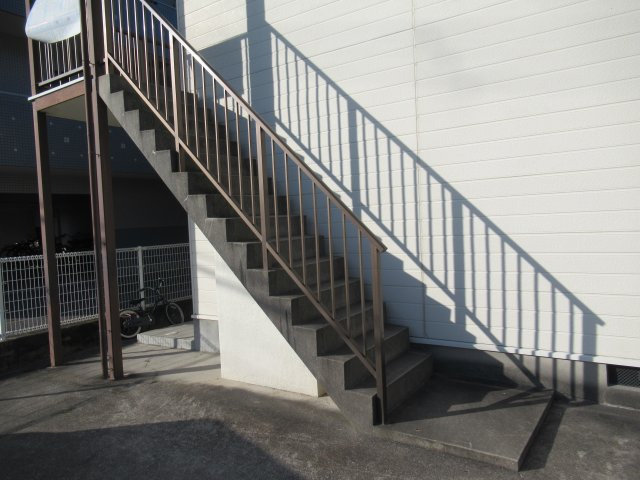 フラット松江のその他共用部分|共用階段です