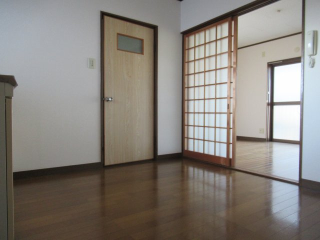 フラット松江の居間・リビング|こちらの居間で趣味の時間をお楽しみください