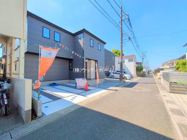 越谷市弥栄町1期　新築一戸建ての前面道路含む現地写真