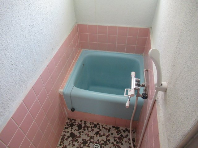 第一松雅荘の浴室|画像からはわかりませんが浴室には窓があります