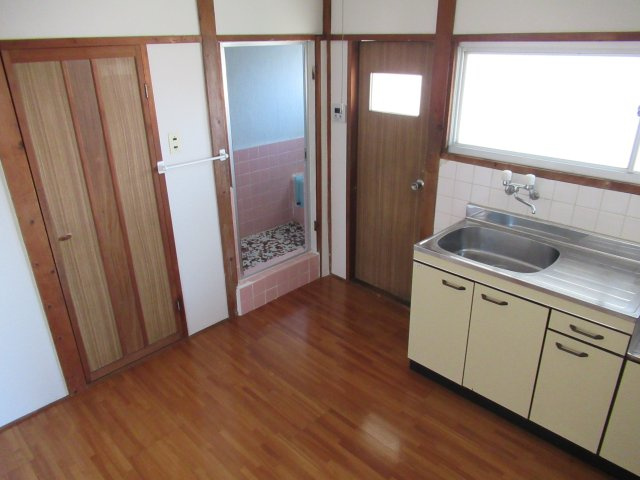 第一松雅荘のキッチン|お料理しやすいキッチンです