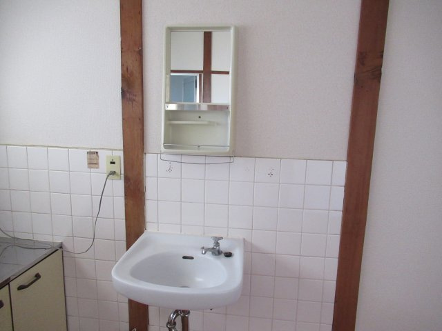 第一松雅荘の洗面所|ゆったりとスペースのある洗面所