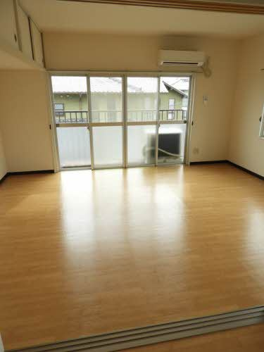 森ハイツの居間・リビング|ゆったり過ごせるリビングです