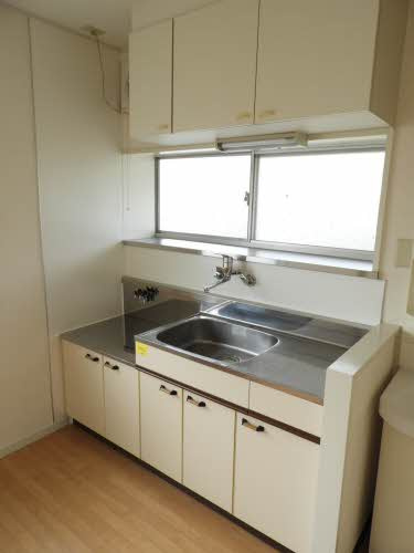 森ハイツのキッチン|コンパクトなキッチンで掃除もラクラク