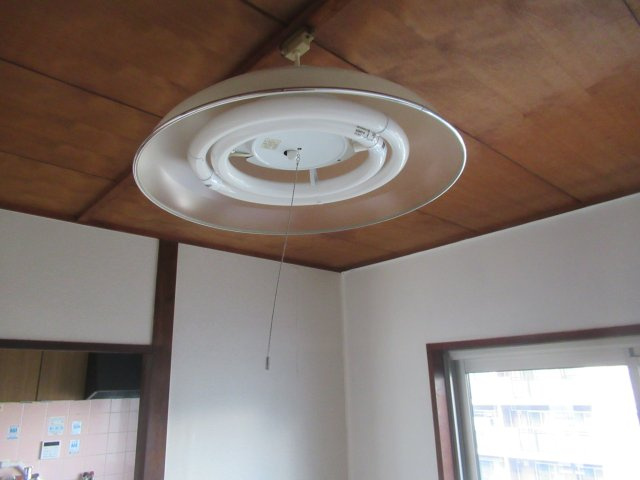 狩口台住宅２８号棟の設備|和室には電灯があります