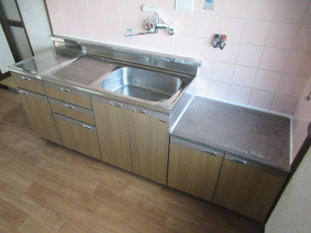 狩口台住宅２８号棟のキッチン|コンパクトなキッチンで掃除もラクラク