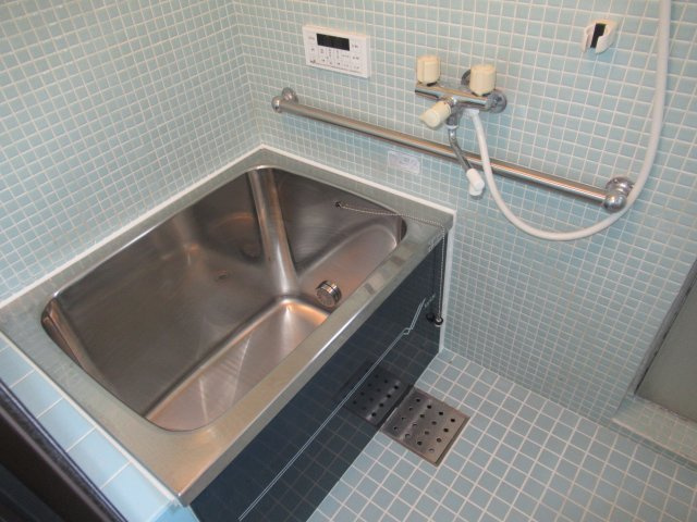 狩口台住宅２８号棟の浴室|落ち着いた空間のお風呂です