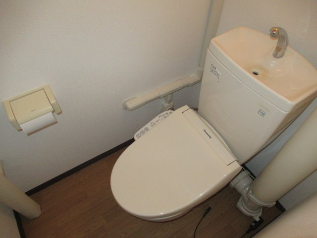 狩口台住宅２８号棟のトイレ|温水洗浄便座は新調しました