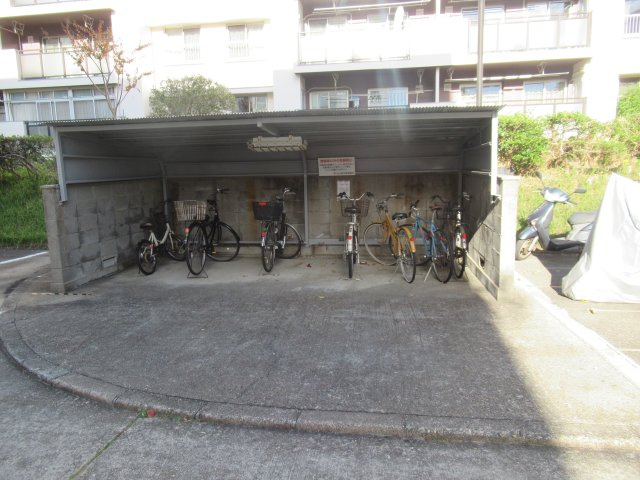 狩口台住宅２８号棟のその他共用部分|駐輪場完備です
