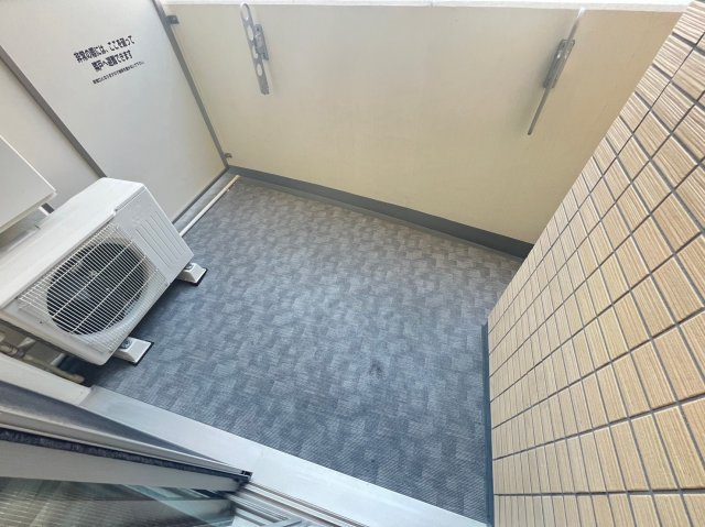 セレニテ堺筋本町プリエのバルコニー