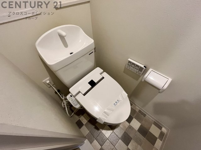 温水洗浄便座機能付きトイレです！