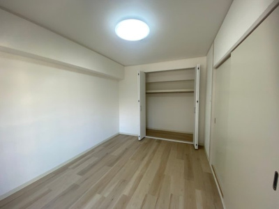 【洋室】 | ロイヤルハイツあびこ | 広々とした洋室です