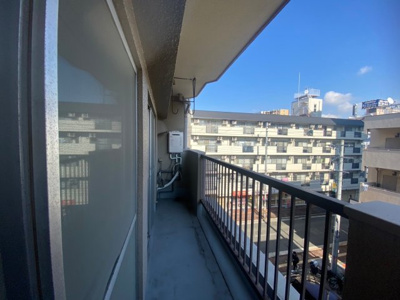 【バルコニー】 | ロイヤルハイツあびこ | バルコニーからの眺めを楽しみながら食事をしませんか