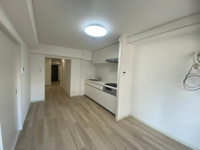 【居間・リビング】 | ロイヤルハイツあびこ | ゆったり過ごせる居間です