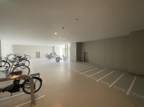 プレミストタワー靭本町（靱本町）の駐輪場