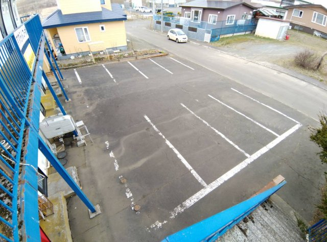 釧路市大楽毛西２丁目のアパートの駐車場