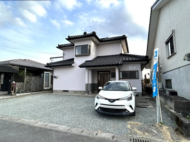 都城市吉尾町の中古一戸建の駐車場