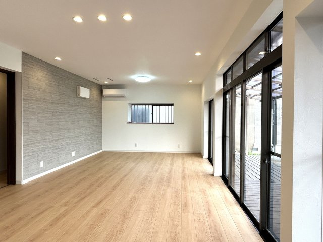 都城市吉尾町の中古一戸建の居間・リビング