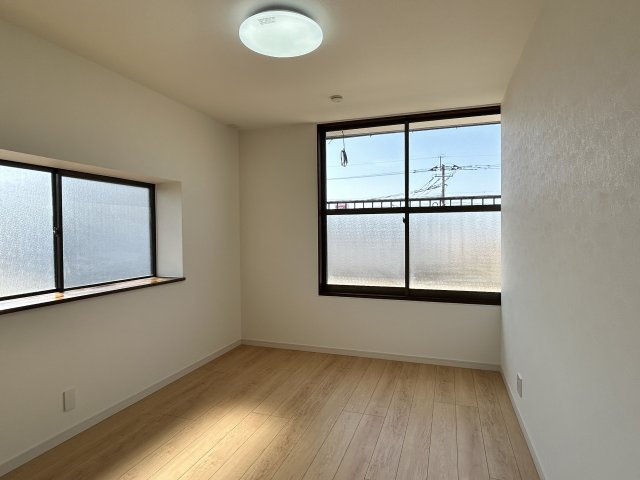 都城市吉尾町の中古一戸建の洋室