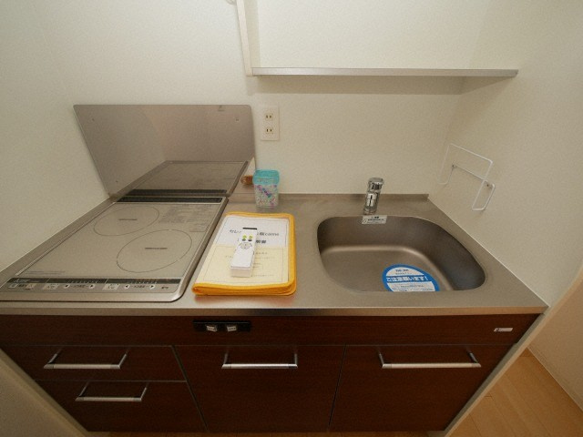 セレニテ新大阪カルムのキッチン