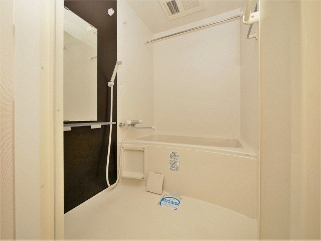 セレニテ新大阪カルムの浴室