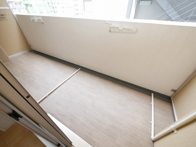 セレニテ新大阪カルムのバルコニー