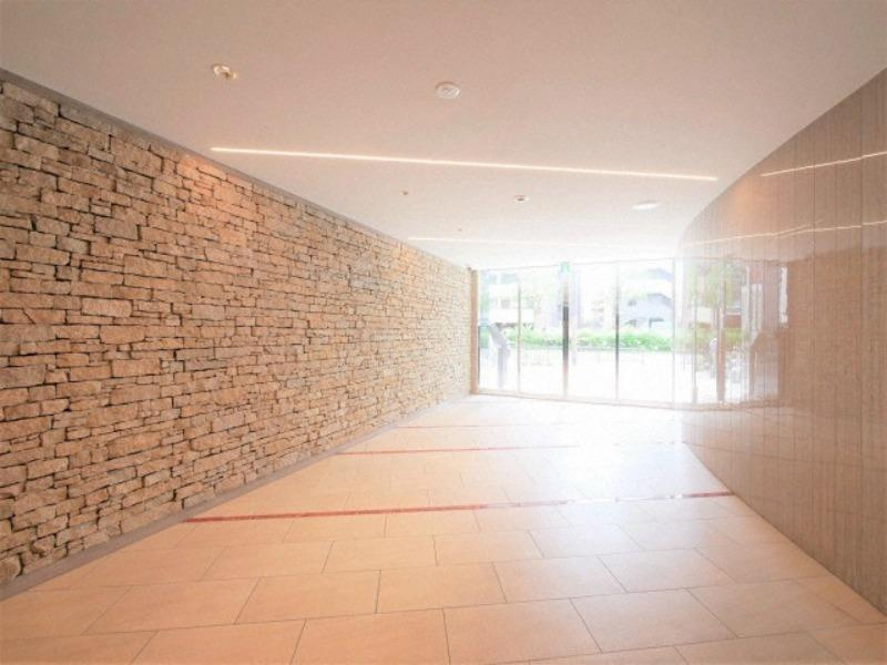 セレニテ新大阪カルムのエントランス