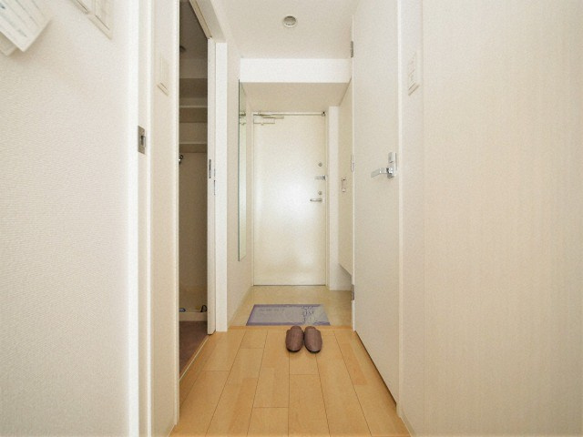 セレニテ新大阪カルムの玄関