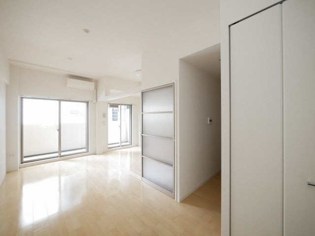 セレニテ新大阪カルムの居間・リビング