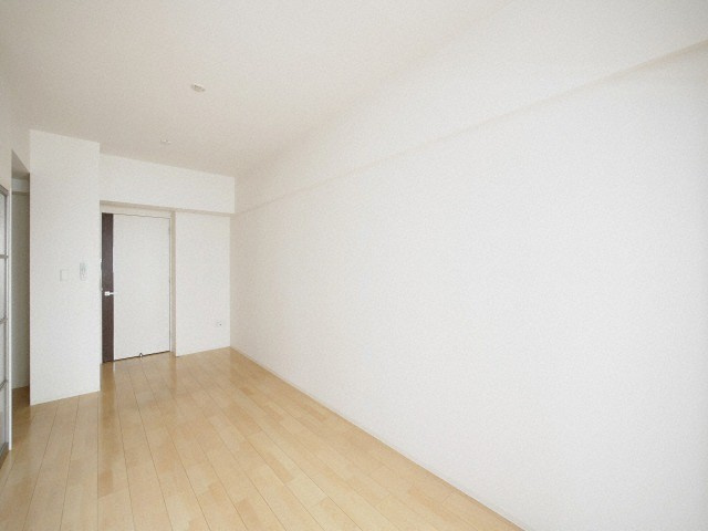 セレニテ新大阪カルムの居間・リビング