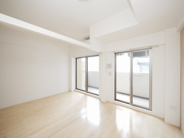 セレニテ新大阪カルムの洋室