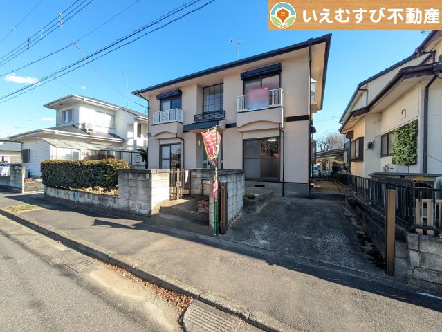 加須市騎西　中古戸建の駐車場|駐車可能なスペース完備
しっかり舗装してある駐車スペースで天気が悪く足元が悪い日でも乗り降りしやすい♪