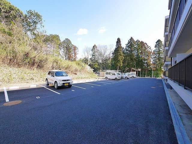 トルナーレ学園前の駐車場|駐車場に車を止められます