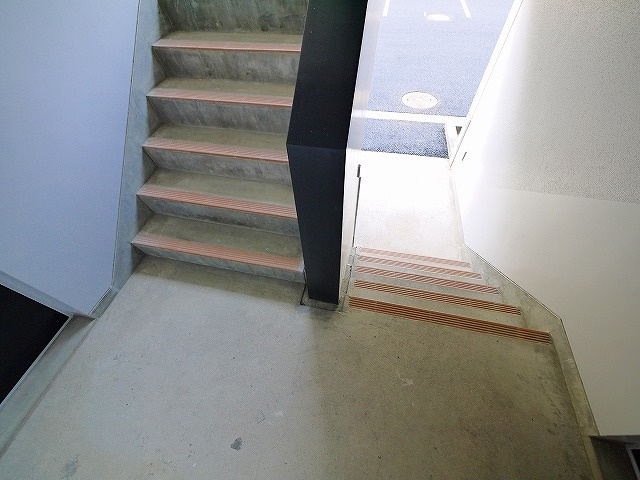 トルナーレ学園前のその他共用部分|階段部分です