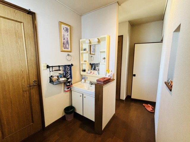 龍ケ崎市南が丘　中古物件の独立洗面台