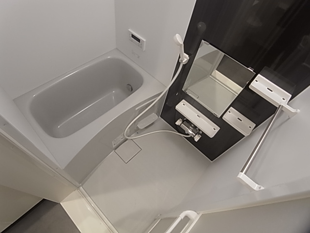 神戸市須磨区中島町３丁目のアパートの浴室|追い焚き機能付き