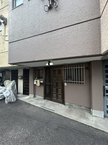 藤塚町テラスハウスのエントランス