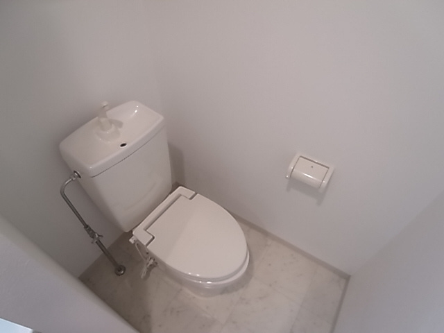 神戸市兵庫区会下山町３丁目のアパートのトイレ