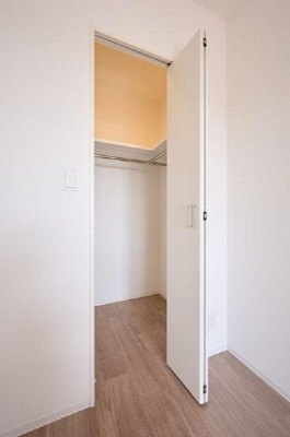 【収納】 | フォルモサ美野島 | 別号室の写真になります。現況優先。