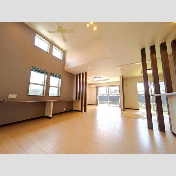 新舞子大瀬戸建の居間・リビング