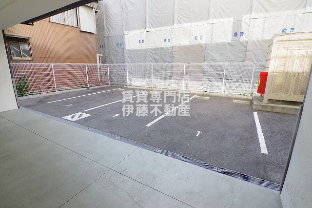 プレミアム黒川の駐車場