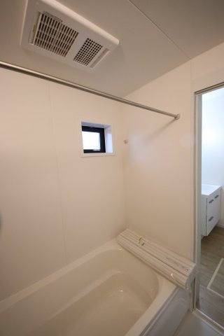 《仲介手数料無料》浦和区大原１丁目20-4(全1戸)新築一戸建てケイアイスタイルの浴室|2撮影日 2025年3月8日 16:30 曇り