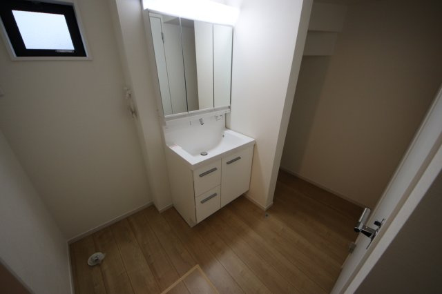 《仲介手数料無料》浦和区大原１丁目20-4(全1戸)新築一戸建てケイアイスタイルのランドリースペース|2撮影日 2025年3月8日 16:30 曇り