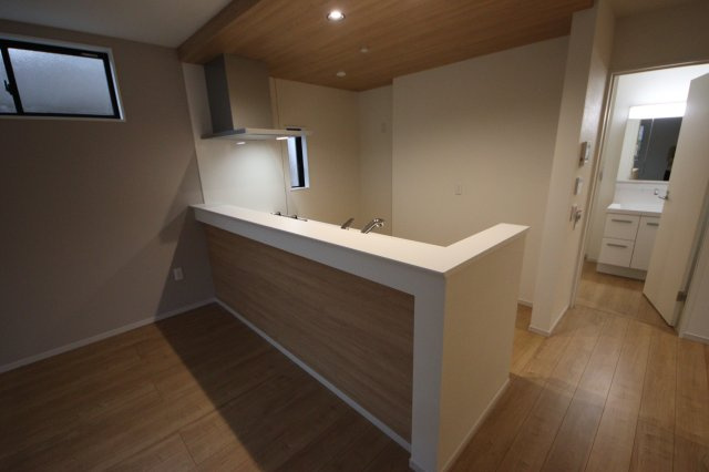 《仲介手数料無料》浦和区大原１丁目20-4(全1戸)新築一戸建てケイアイスタイルのキッチン|2撮影日 2025年3月8日 16:30 曇り