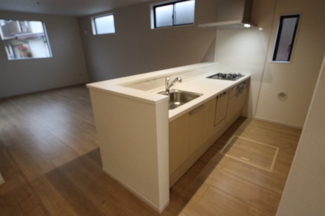 《仲介手数料無料》浦和区大原１丁目20-4(全1戸)新築一戸建てケイアイスタイルのキッチン|2撮影日 2025年3月8日 16:30 曇り