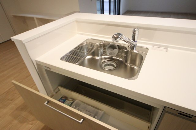 《仲介手数料無料》浦和区大原１丁目20-4(全1戸)新築一戸建てケイアイスタイルのキッチン|2撮影日 2025年3月8日 16:30 曇り