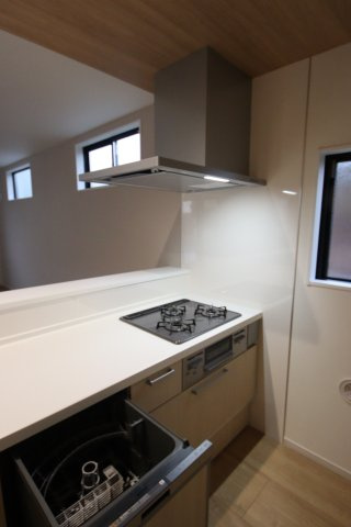 《仲介手数料無料》浦和区大原１丁目20-4(全1戸)新築一戸建てケイアイスタイルのキッチン|2撮影日 2025年3月8日 16:30 曇り