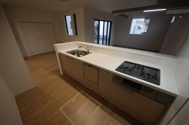 《仲介手数料無料》浦和区大原１丁目20-4(全1戸)新築一戸建てケイアイスタイルのキッチン|2撮影日 2025年3月8日 16:30 曇り