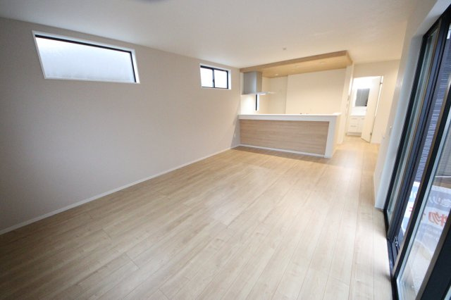 《仲介手数料無料》浦和区大原１丁目20-4(全1戸)新築一戸建てケイアイスタイルの居間・リビング|2撮影日 2025年3月8日 16:30 曇り