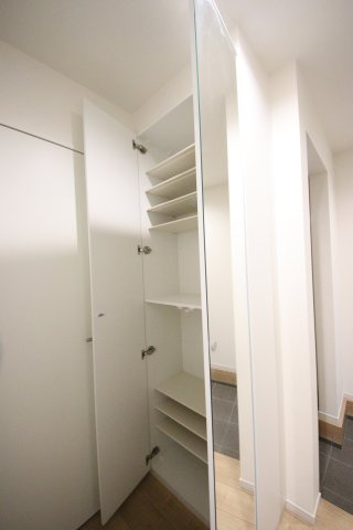 《仲介手数料無料》浦和区大原１丁目20-4(全1戸)新築一戸建てケイアイスタイルの玄関|2撮影日 2025年3月8日 16:30 曇り